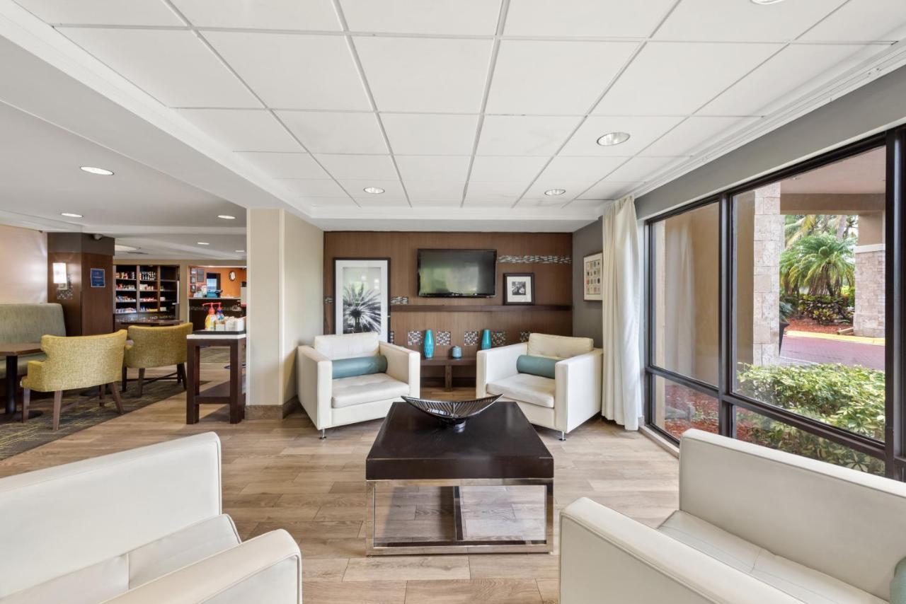 Hampton Inn Miami-Airport West Дорел Экстерьер фото
